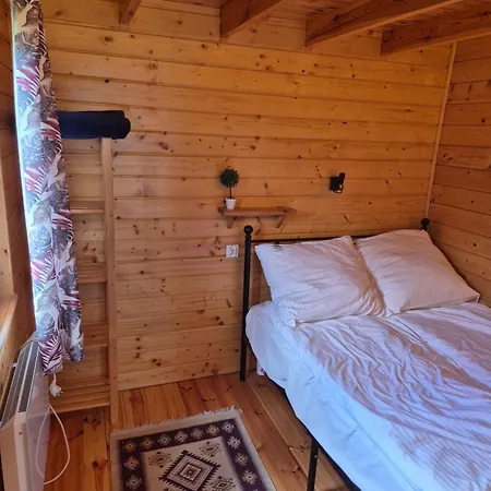Siedlisko Nr 5a Nad Jeziorem Skarlinskim, Jezioro, Mazury, Letniskowe, Bania Nyaraló *